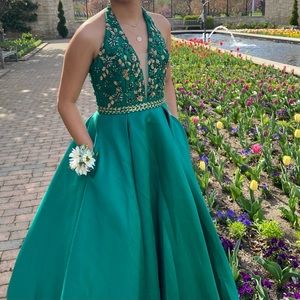 Camille La Vie Emerald Green Prom dress size 4